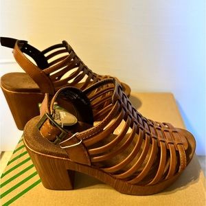 BNIB White Mountain sandals